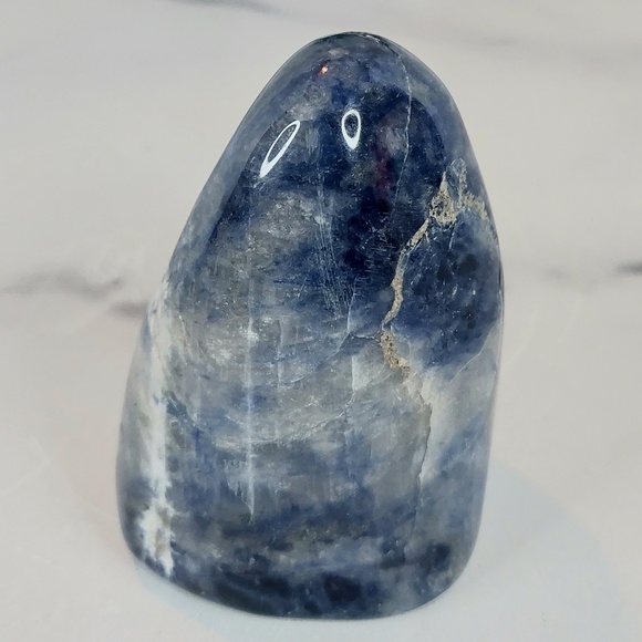 Sodalite Freeform | Clarity • Communication • Inner Truth - Picture 4 of 5